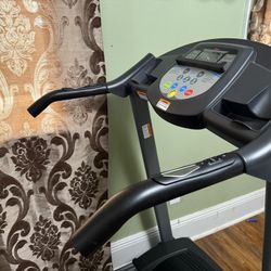 For Sale ProForm 300 SPX spin bike, lightly used. Everything works perfectly — comfortable and adjustable seat, smooth resistance control, and sturdy 