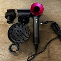 Dyson HD 08 With Attachments 