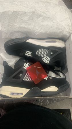 Jordan 4s Retro Black/white