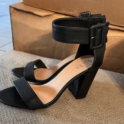 Women's Shows Size 8