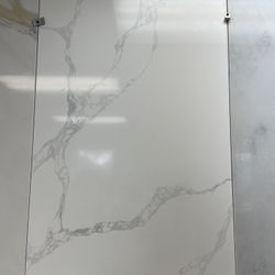 Calacatta Rocky Quartz Countertop With Backsplash 