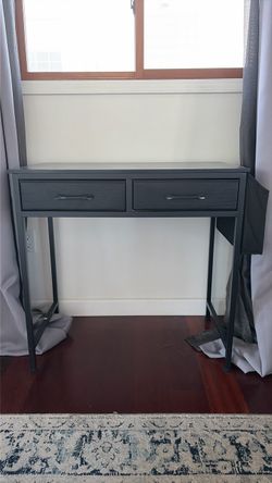 Desk w/ 2 Drawers