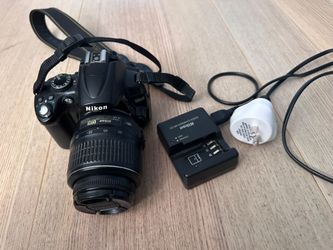 Nikon D5000 DSLR with a 18-55mm lens