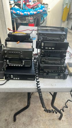 Radios de 2 m Kenwood Motorola Radio Shack a Lincoln President, varios diferentes modelos todos por $100. Unos trae Microfono y la mayoría no están fu