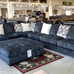 Lavernett 4pc Sectional