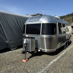2019 Airstream Flying Cloud 23cb