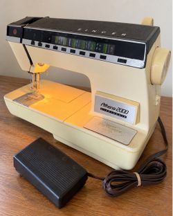 Vintage Singer Athena 2000 Electronic Sewing Machine