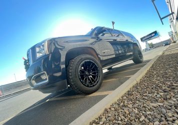 On sale. 2.5” leveling kit with installation. For TAHOE SUBURBAN YUKON