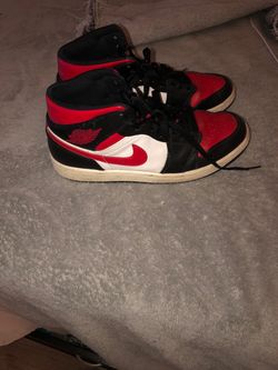 Air Jordan 1 Mid Bred Toe Sneakers