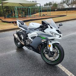 2021 Kawasaki Zx636 with ABS, and Traction Control 