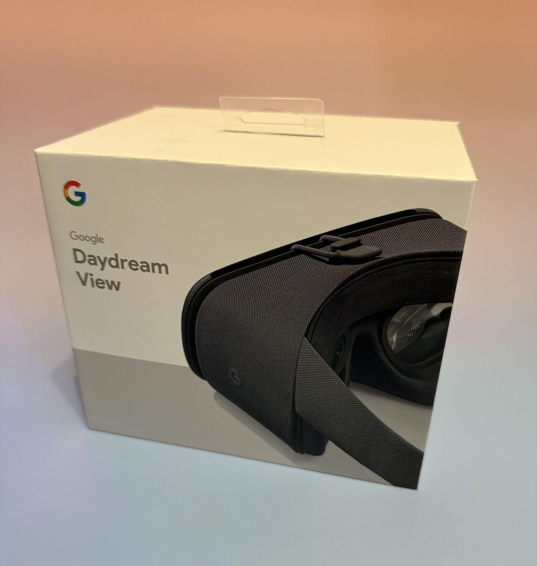Google Daydream View (2017) Virtual Reality Charcoal Headset. GREAT CONDITION!