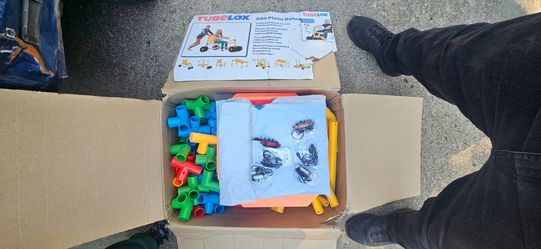 TubeLox 220 Piece Deluxe Building Set