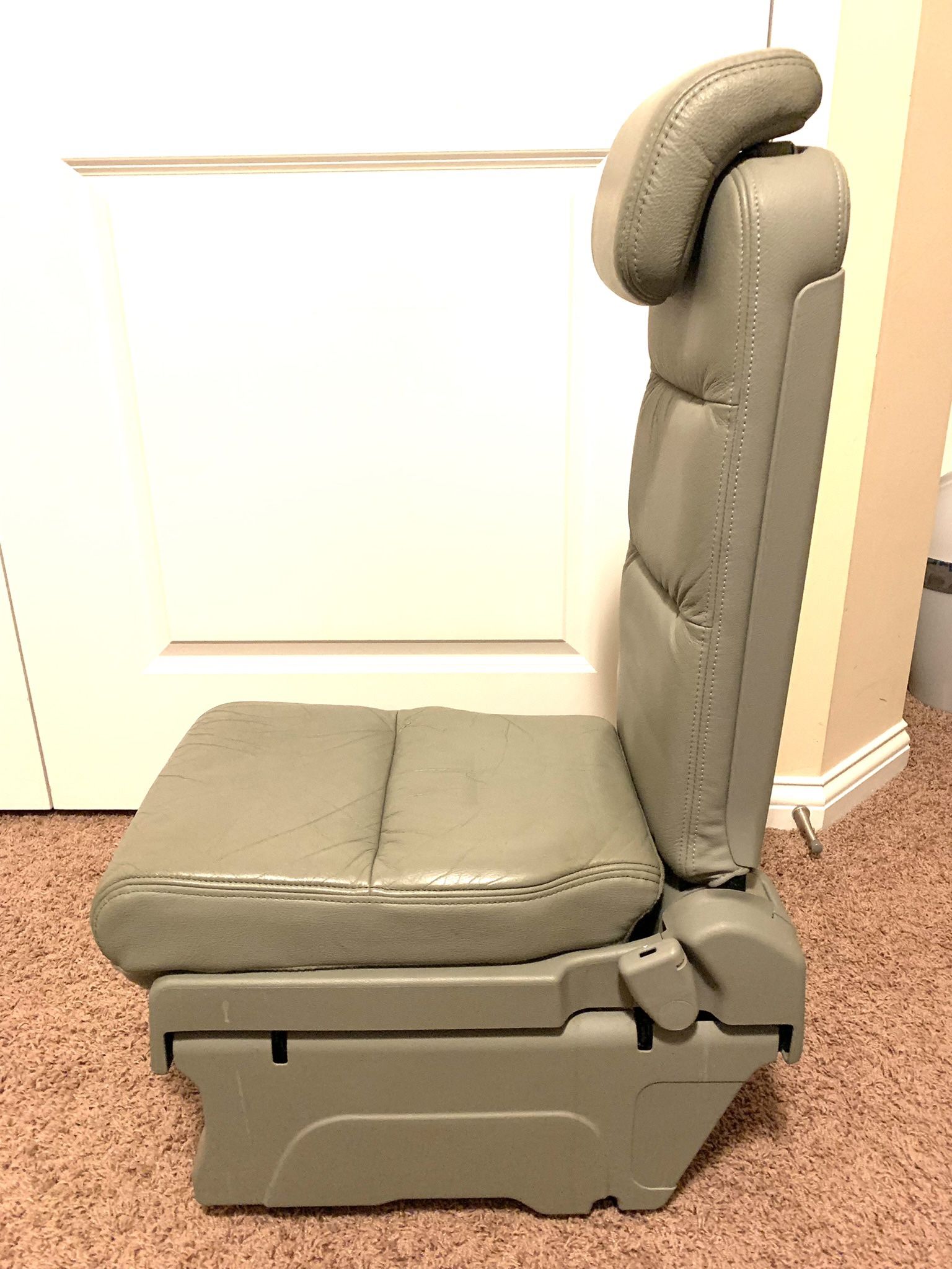 2005-2010 Honda Odyssey Captain’s Chair Second Row Middle Center Jump Seat 3rd Generation (RL3) GRAY