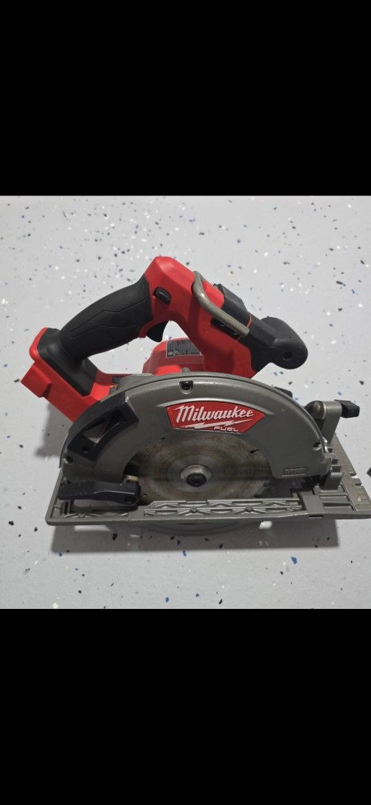 Milwaukee Fuel 7-1/4 Circular Saw