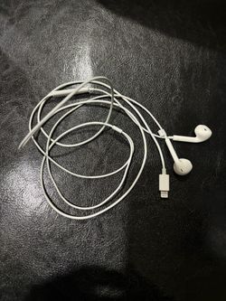 IPhone corded headphones