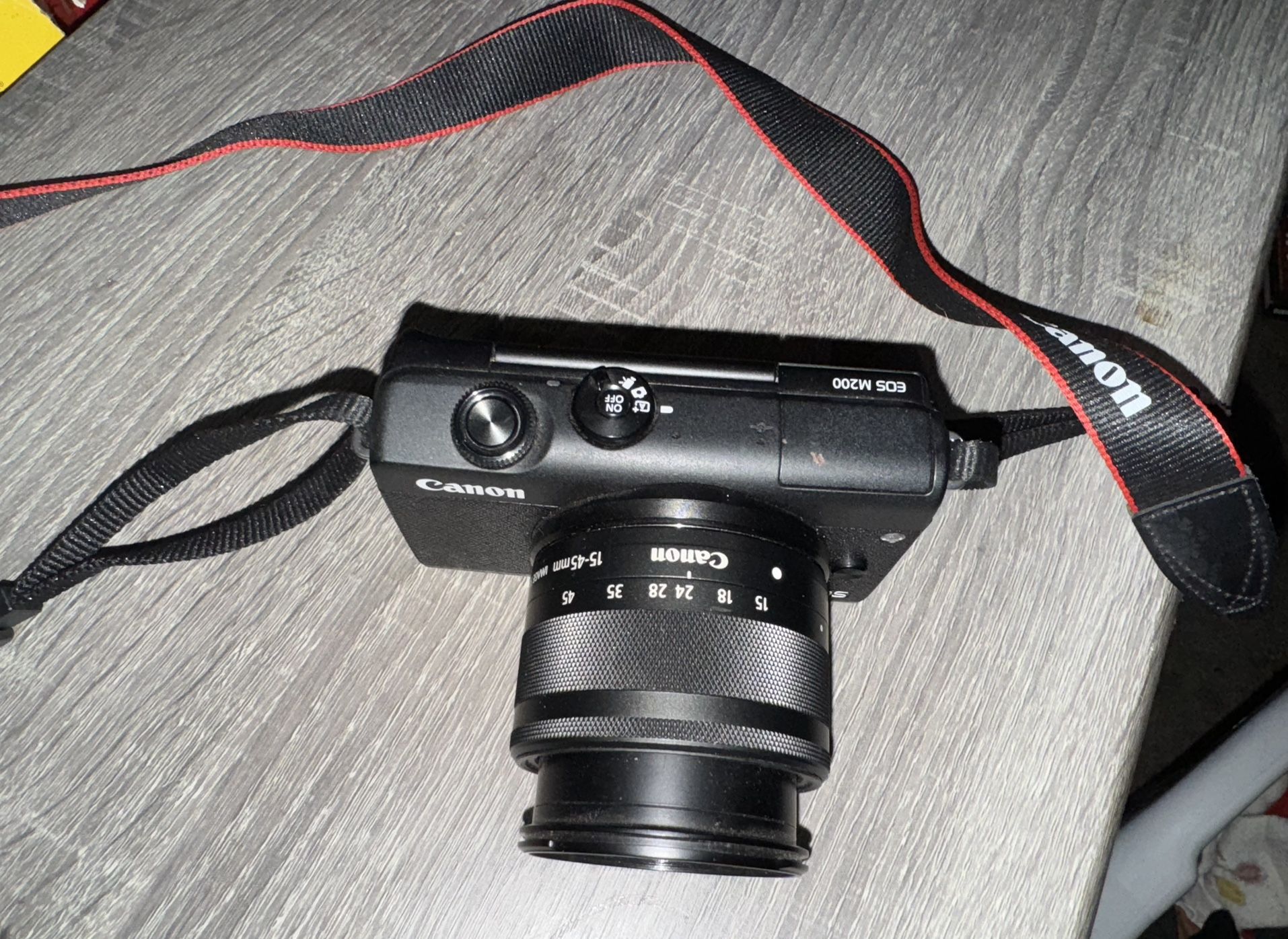 Canon EOS M200