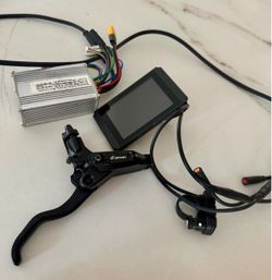 e-bike conversion kit assembly featuring a Zoom hydraulic brake lever with an integrated motor cut-off switch, a generic brushless motor controller in