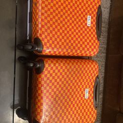 2  CRCKT kids luggage 14x14x8 spin wheel