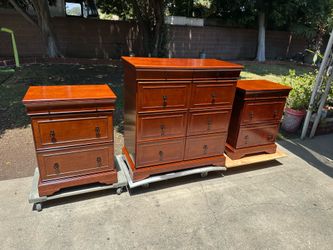 DRESSER & NIGHTSTANDS