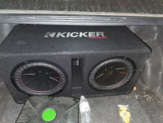 2x12" subs kicker comp r and 1,000 watt amp with 2.5 Farad capacitor