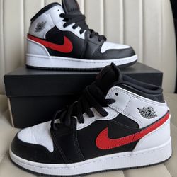 Air Jordan 1MID