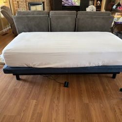 Serta iSeries Adjustable Foundation  And Serta iSeries Twin XL Mattress 