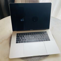 Macbook Pro 15 I7 16GB 500GB ⭐️⭐️⭐️⭐️⭐️