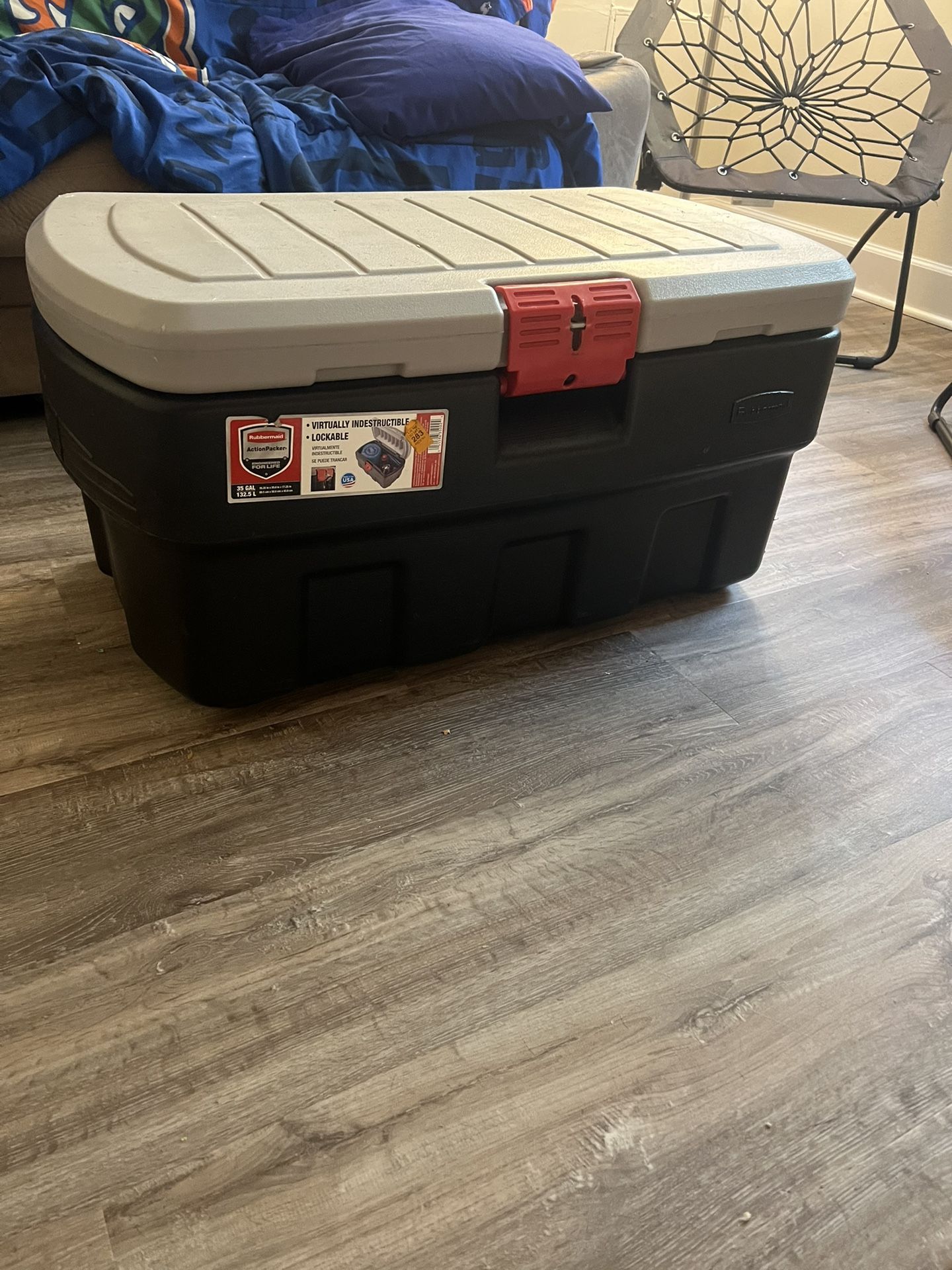 Rubbermaid Storage Tote