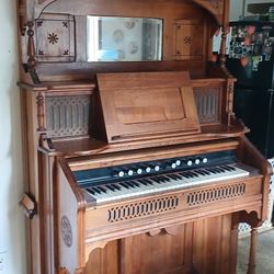 Vintage Organ All Original Mint Condition 