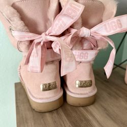 Woman’s Pink Uggs. 70$