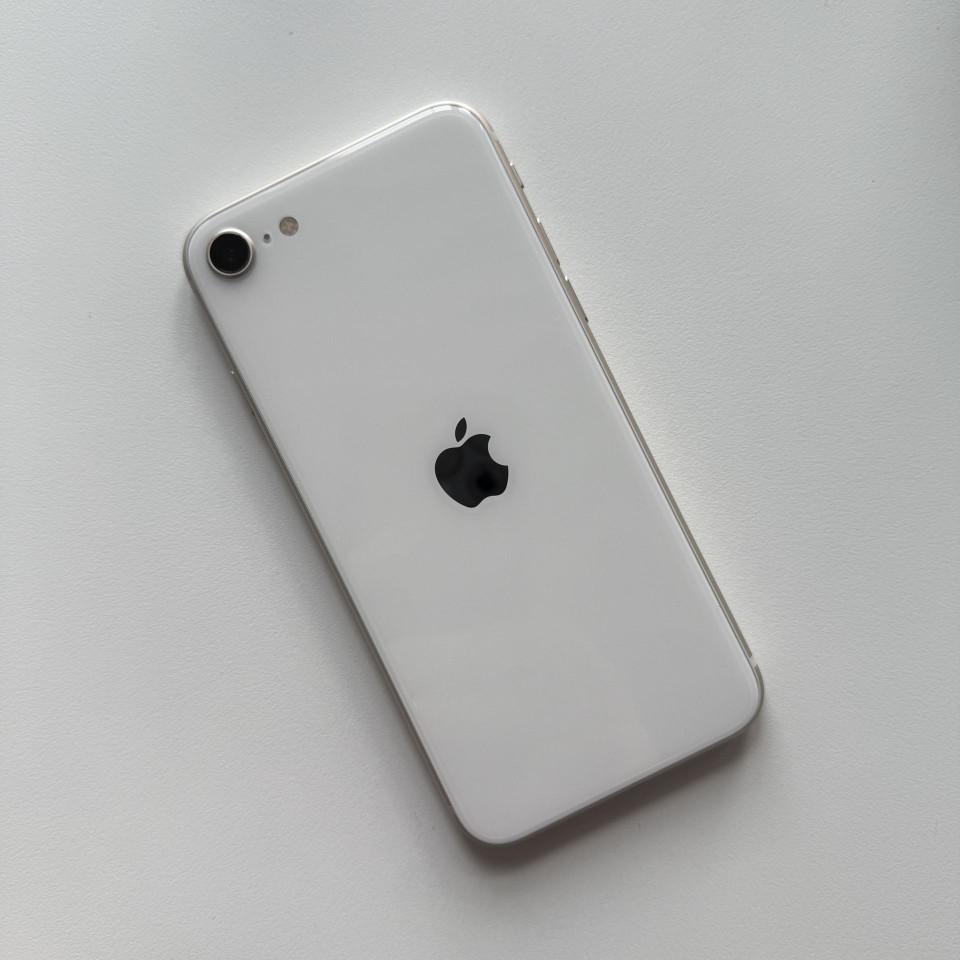Apple iPhone SE 3rd gen - unlocked - 64 GB - starlight white - 50% off!