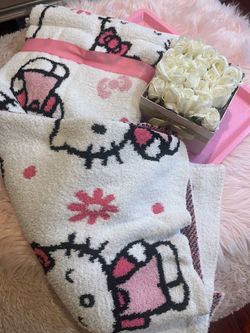 Hello Kitty Yard Throw Sherpa Daisy 