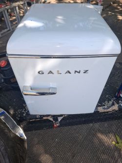 Mini refrigerator