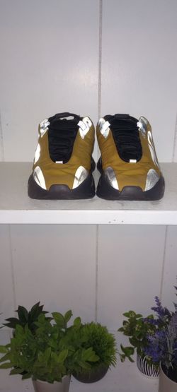 Adidas Yeezy 700 MNVN Sneakers Size 10