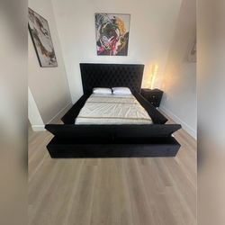 King or Queen size Storage bed frame Black colo