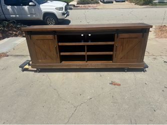 XL Tv Entertainment Center DELIVERY AVAILABLE