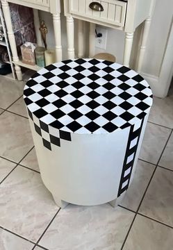 Refinished wooden round accent/ side table
