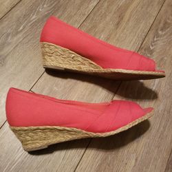 Kelly And Katie Wedges Size 7.5