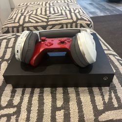 Xbox 1 X / Wireless Headset and Controller