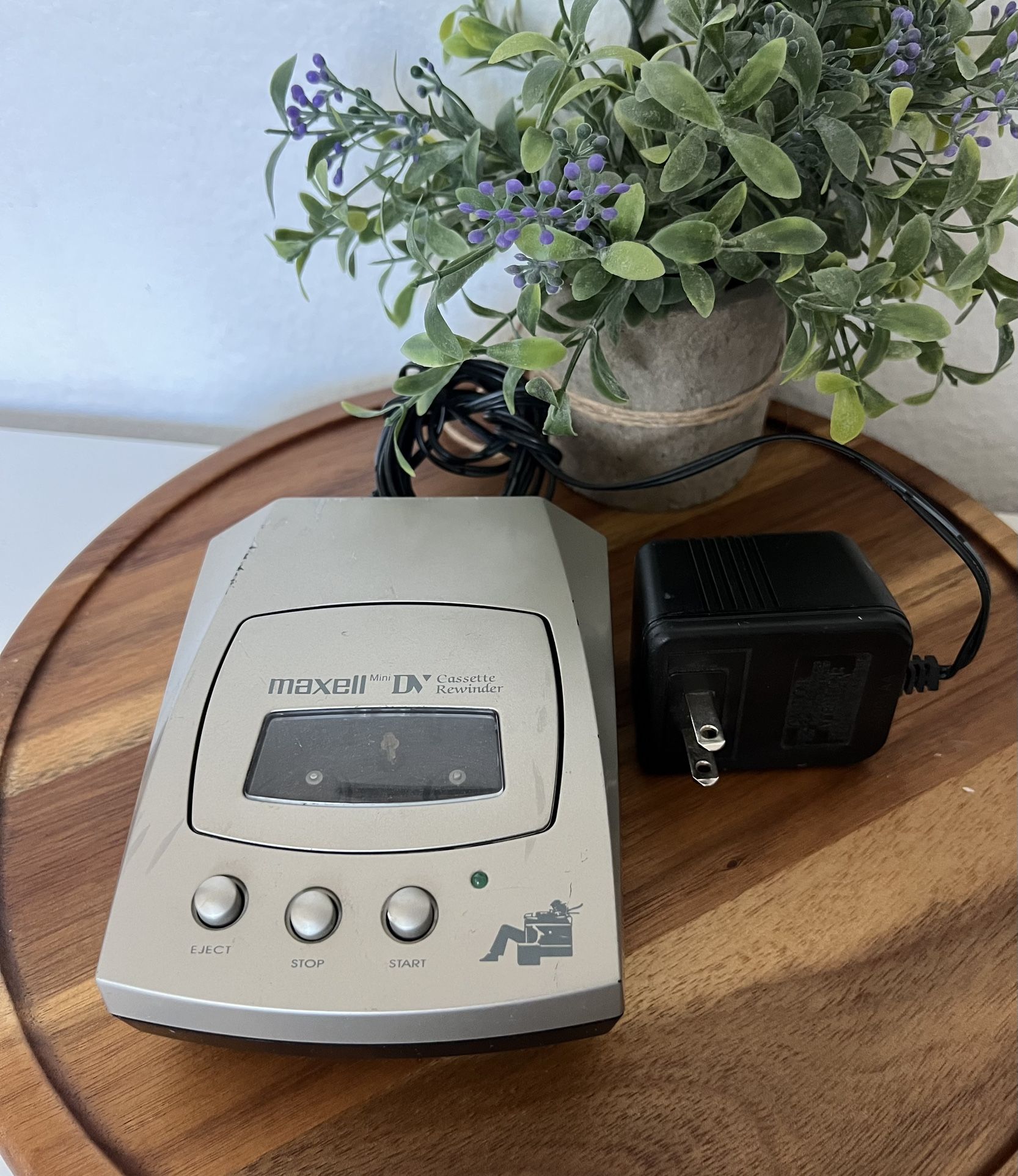 MAXELL MDV/RW-1 MINIDV CASSETTE REWINDER w/ Power Adaptor Retro Vintage