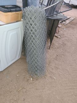 USED FENCE..ABOUT 26FT TO 4FT TALL...2 PEACES..AS IN PICTURES..AVAILABLE FOR FAIR OFFERS...CHECK OUT MY PAGE FOR MORE ✔️ ✅️