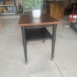 Refinished Drexel Mid century modern end table. cute mcm table. Black/walnut side table
