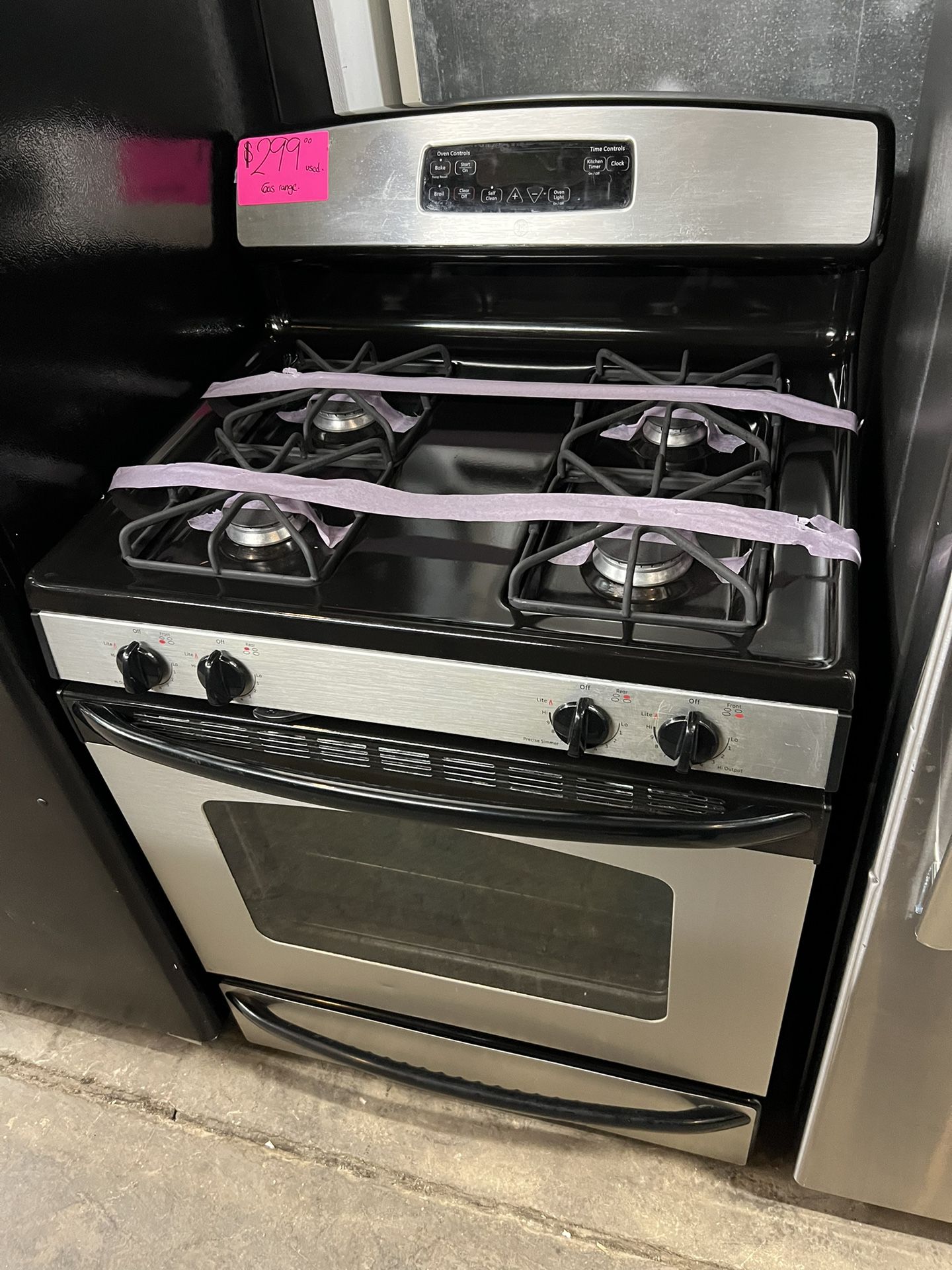 Gas Stove In Excellent Conditions With Warranty Delivery Available 
