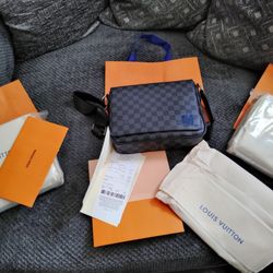 Louis LV Messenger Bag/Shoulder Bag (Designer)