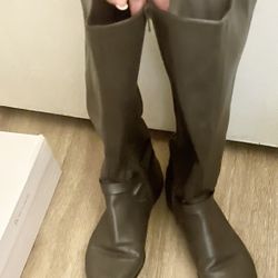 Women’s Grey Boots Sz 8 Boxelder Dr 92563