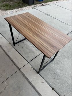 Folding computer desk