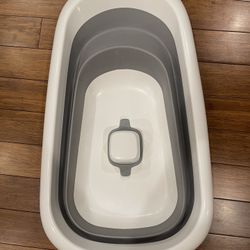OXO Tot Splash & Store Bathtub