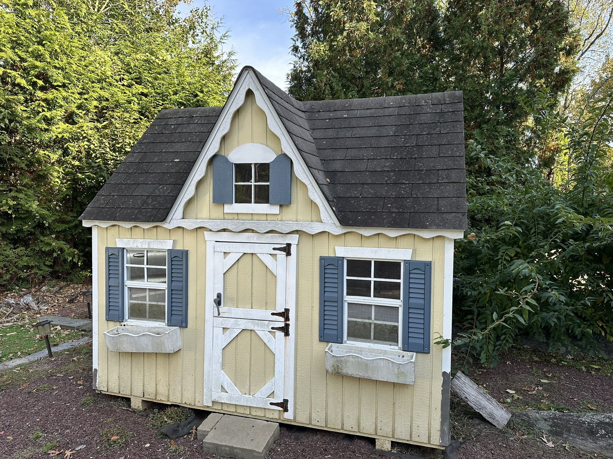 Sturdy Kids Playhouse/Dollhouse – 8.5’ x 6.5’ with Real Shingles!