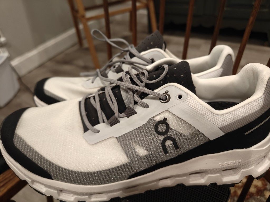 ✨ New Women’s On Cloudvista Sneakers – Size 8.5