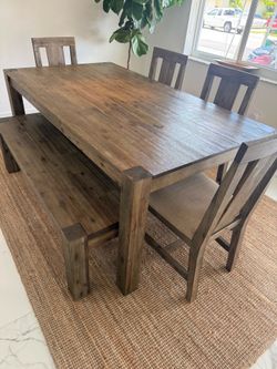 6 Person Dining Room Table - Chairs and Bench included